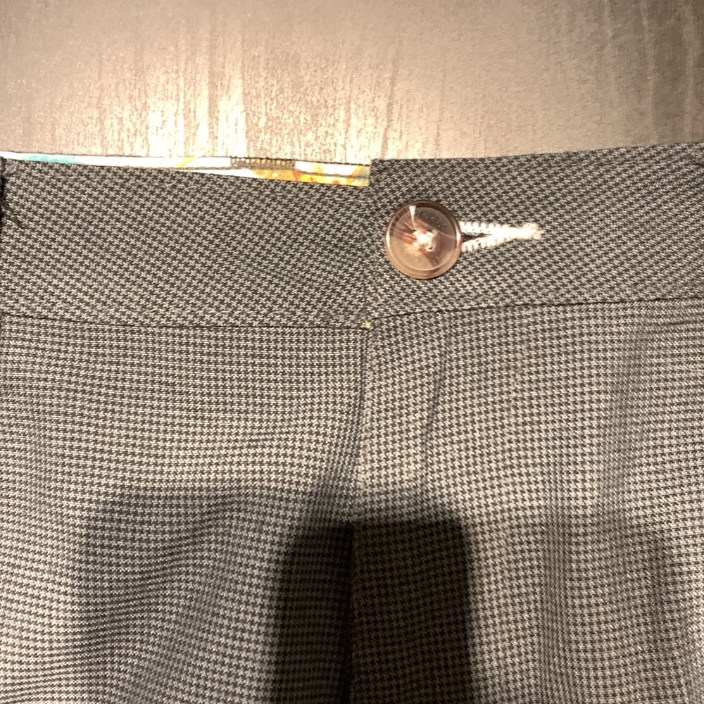 Shorts - Picture 2 of 4
